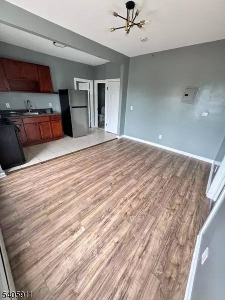 Newark City, NJ 07103,377 S 10Th St #2