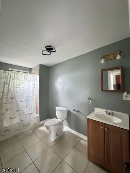 Newark City, NJ 07103,377 S 10Th St #2