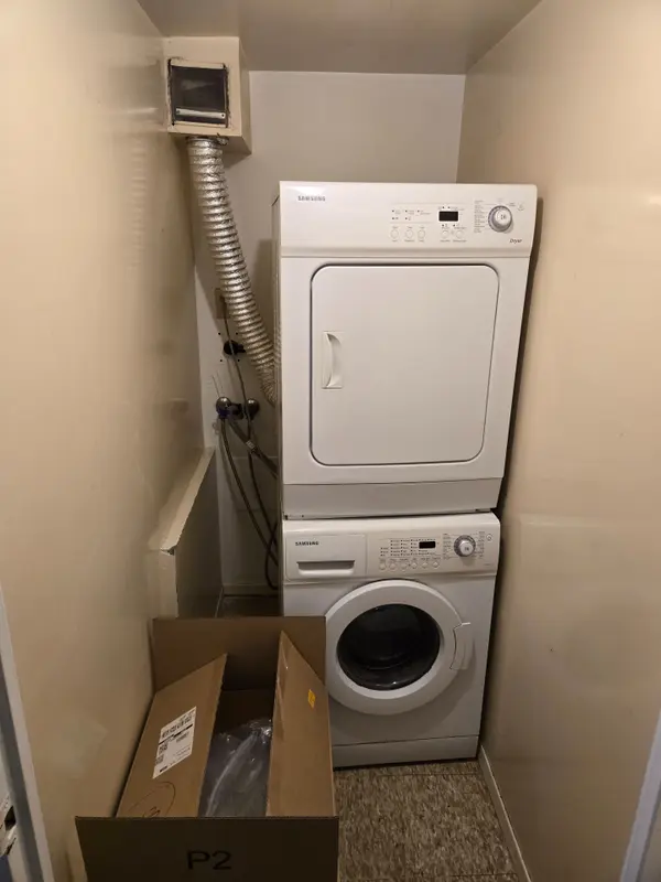 Toronto C01, ON M5G 2G4,633 Bay ST #1802