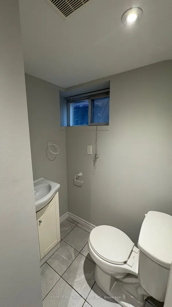 Toronto C02, ON M4V 1E8,8 Poplar Plains CRES #B