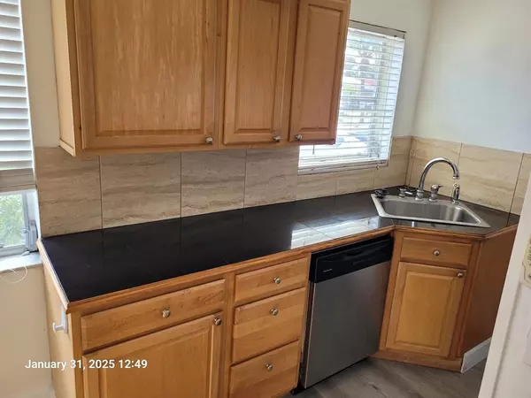 Fort Lauderdale, FL 33305,211 NE 16th Ct #A