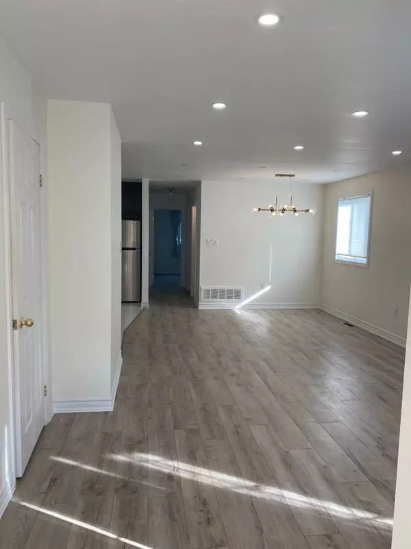 Barrie, ON L4N 0E3,23 Butternut DR #Upper