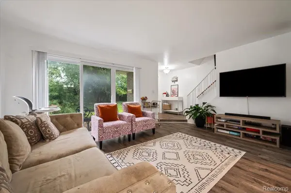 Warren, MI 48093,8323 Karam BLVD #4