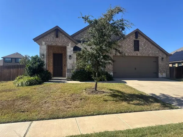1819 Isabella Court, Glenn Heights, TX 75154