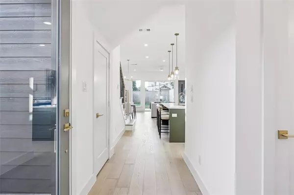 Dallas, TX 75214,5631 East Side Avenue