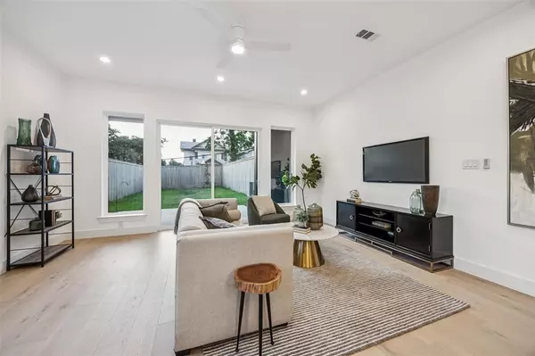 Dallas, TX 75214,5631 East Side Avenue