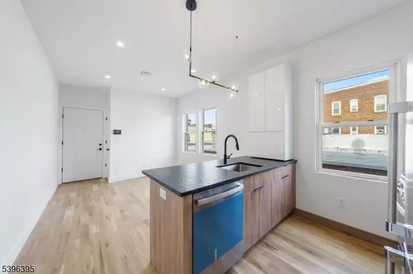 Garwood Boro, NJ 07027,114 Center St #2A