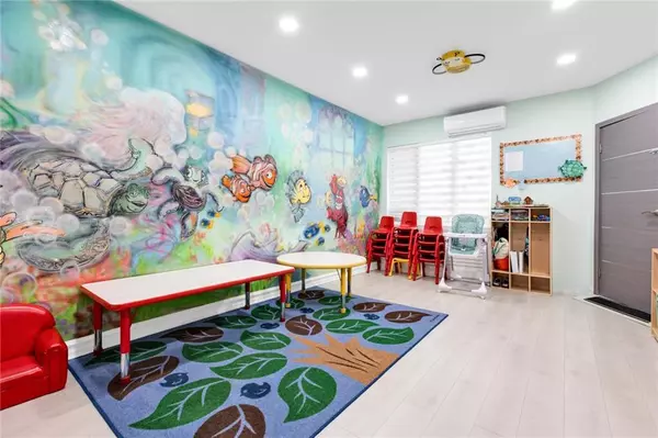 Brooklyn, NY 11235,726 Manor CT