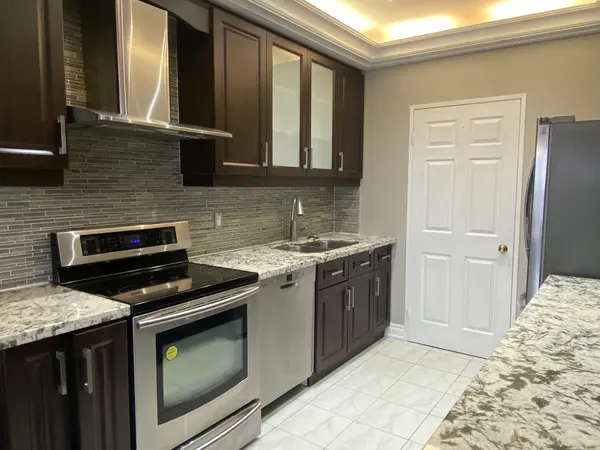 Toronto C01, ON M5T 2Y5,280 Simcoe ST #Ph3