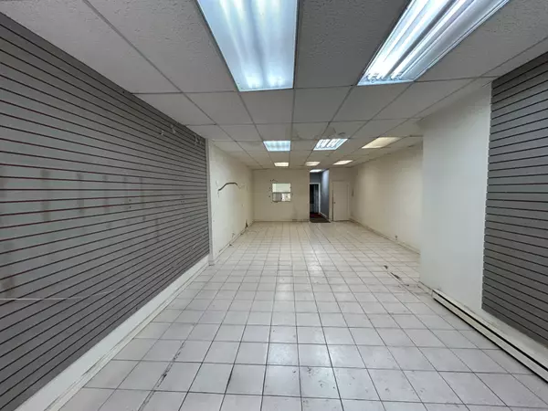 Toronto E01, ON M4M 1Y3,608 Gerrard ST