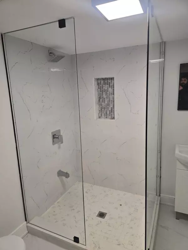 Georgina, ON L4P 2T3,215 Bayview AVE