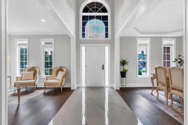 Newmarket, ON L3X 1N3,1067 Ivsbridge BLVD