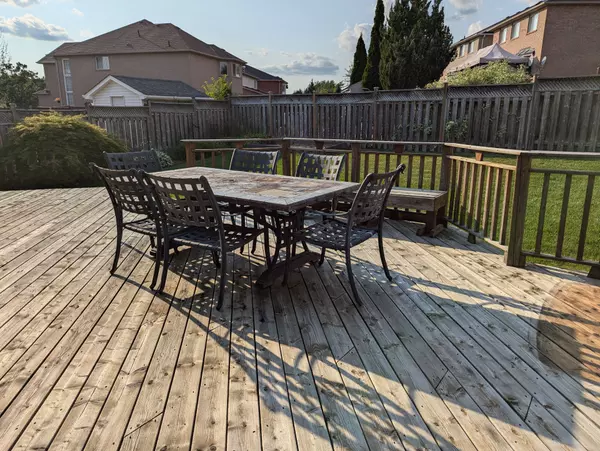 Mississauga, ON L5V 2E3,5533 Loonlake AVE