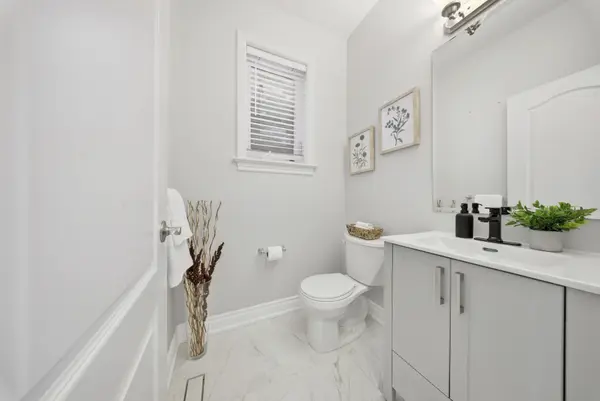 Hamilton, ON L9B 0G2,8 Summerberry WAY