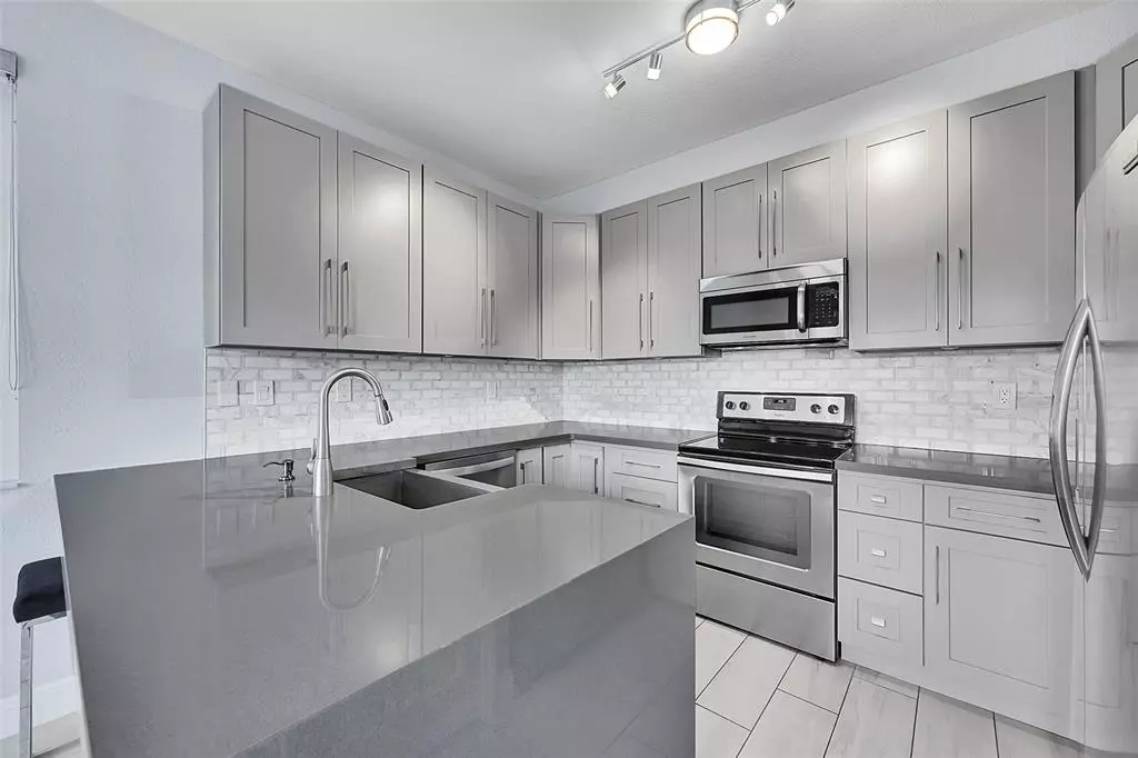 Plantation, FL 33324,150 Jacaranda Country Club Dr #200