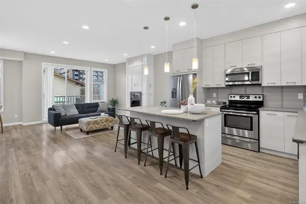 Saanich, BC V8Z 3P9,3356 Whittier Ave #13