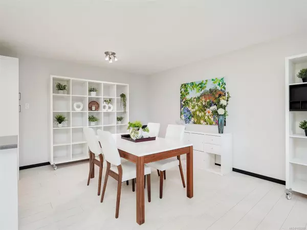 Victoria, BC V8V 1A8,360 Dallas Rd #202