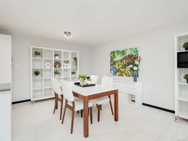 Victoria, BC V8V 1A8,360 Dallas Rd #202