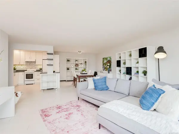 Victoria, BC V8V 1A8,360 Dallas Rd #202