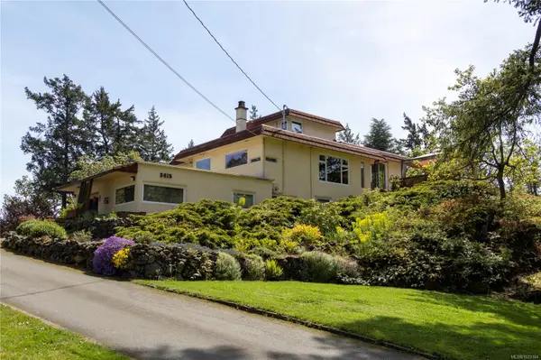 3815 Wilkinson Rd, Saanich, BC V8Z 5A3