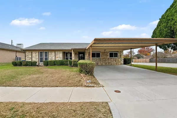 5900 Nanci Drive, Watauga, TX 76148