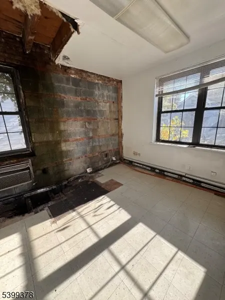 East Orange City, NJ 07017,61 Lincoln St