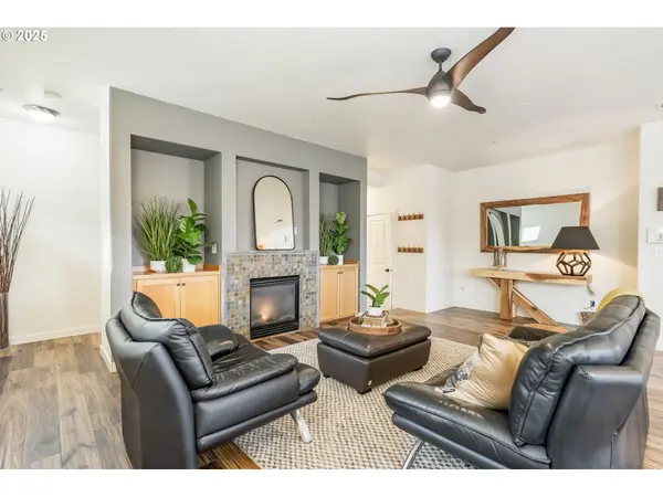 Hillsboro, OR 97006,670 NE ADWICK DR