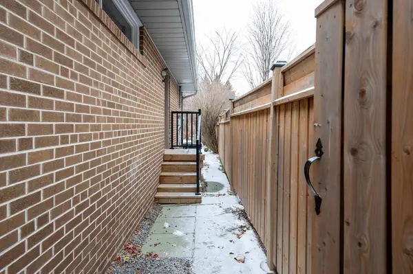 Toronto C13, ON M3A 2Z5,3 Minorca PL #Lower 2