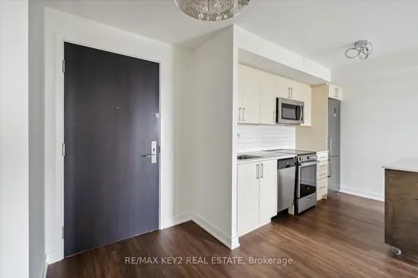 Toronto C06, ON M3H 0E2,38 Monte Kwinter CT #1008