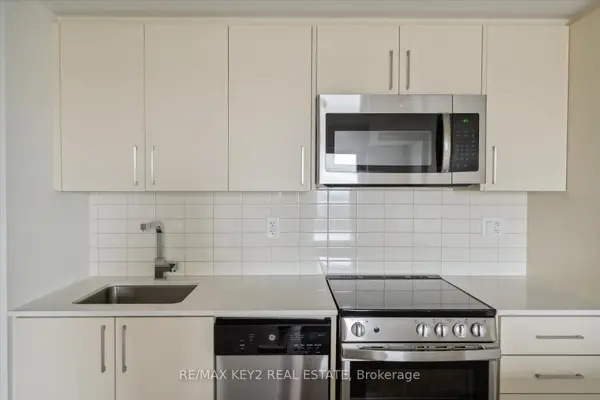 Toronto C06, ON M3H 0E2,38 Monte Kwinter CT #1008