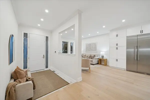 Pickering, ON L1W 2M7,462 Oakwood DR