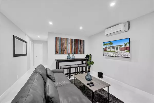 Lauderdale By The Sea, FL 33308,4536 Poinciana St #3