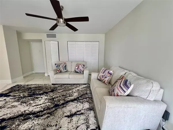 Sunny Isles Beach, FL 33160,16919 N Bay Rd #911