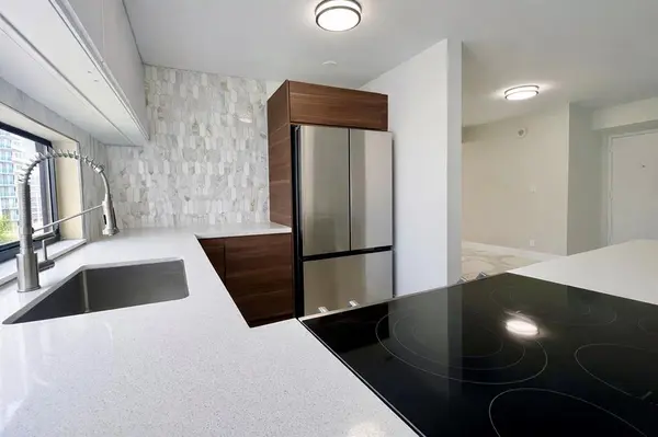 Sunny Isles Beach, FL 33160,16919 N Bay Rd #911