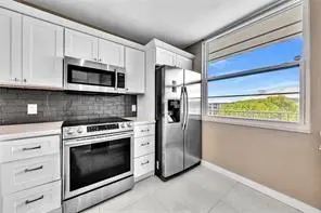 Davie, FL 33324,1520 Whitehall Dr #405