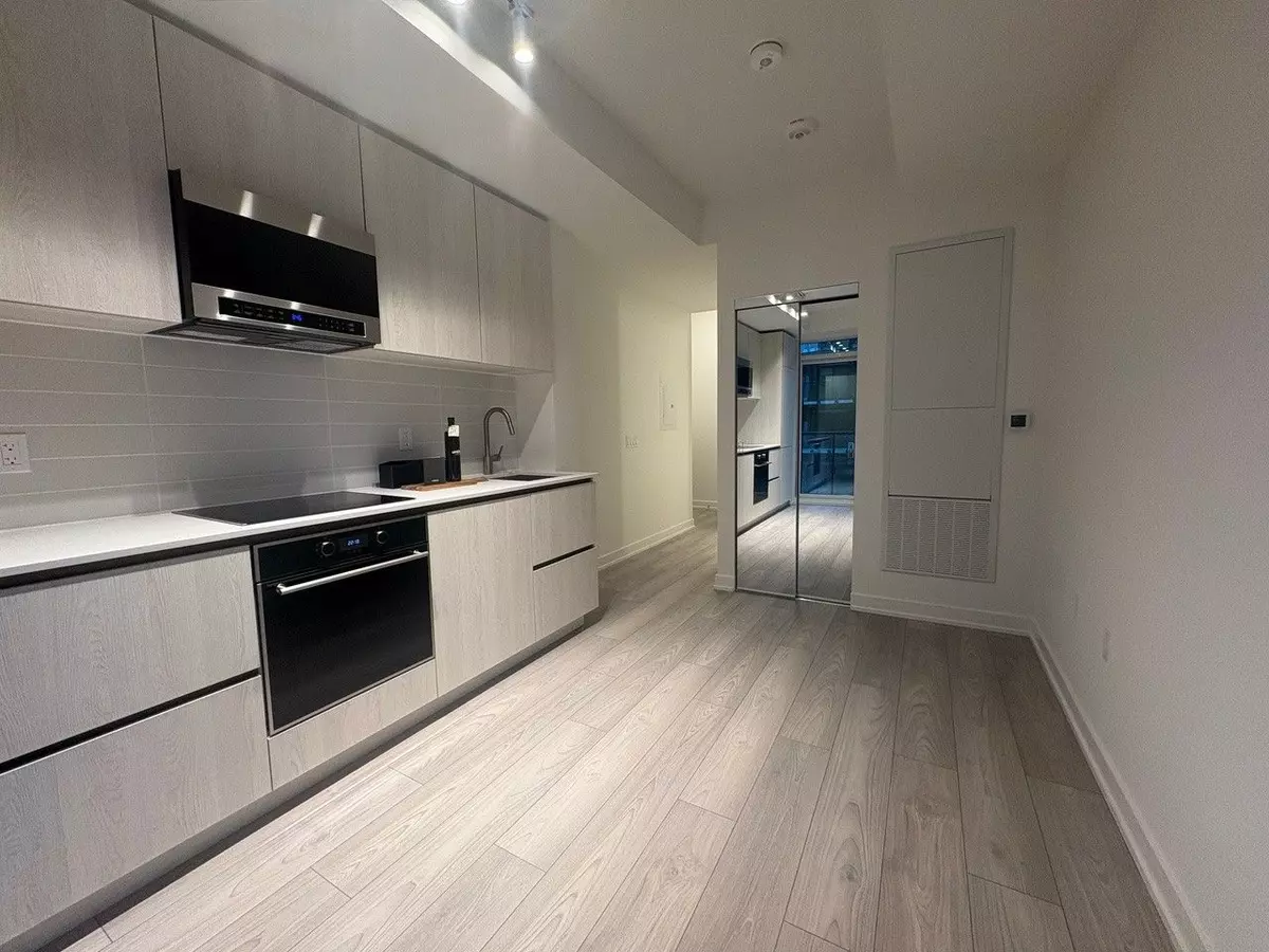 Toronto C10, ON M4P 1V7,110 Broadway AVE #2307