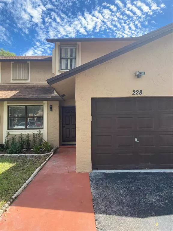 Sunrise, FL 33326,228 Lakeside Cir #228
