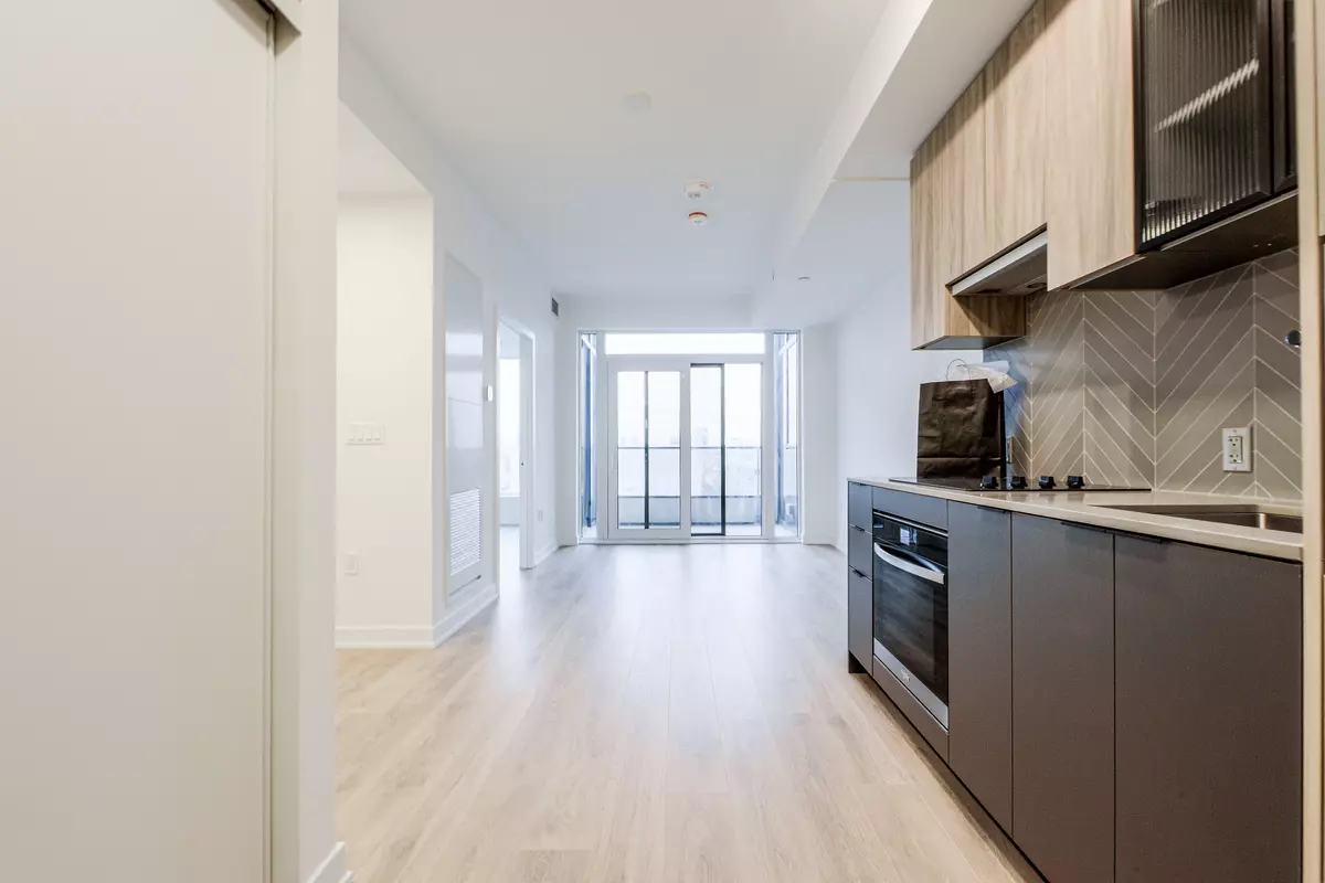 Toronto W08, ON M8Z 6C7,1037 The Queensway AVE #1009