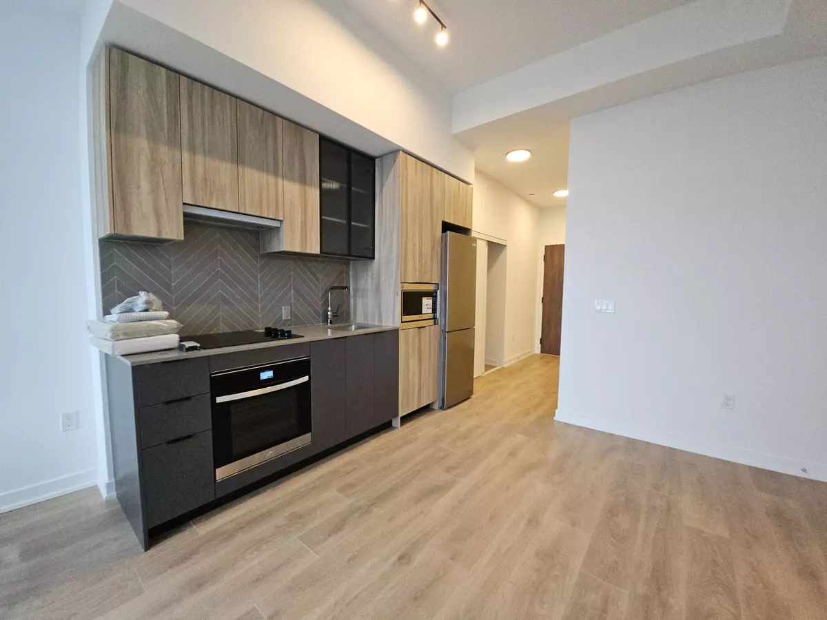 Toronto W08, ON M8Z 0H5,1037 The Queensway N/A #803