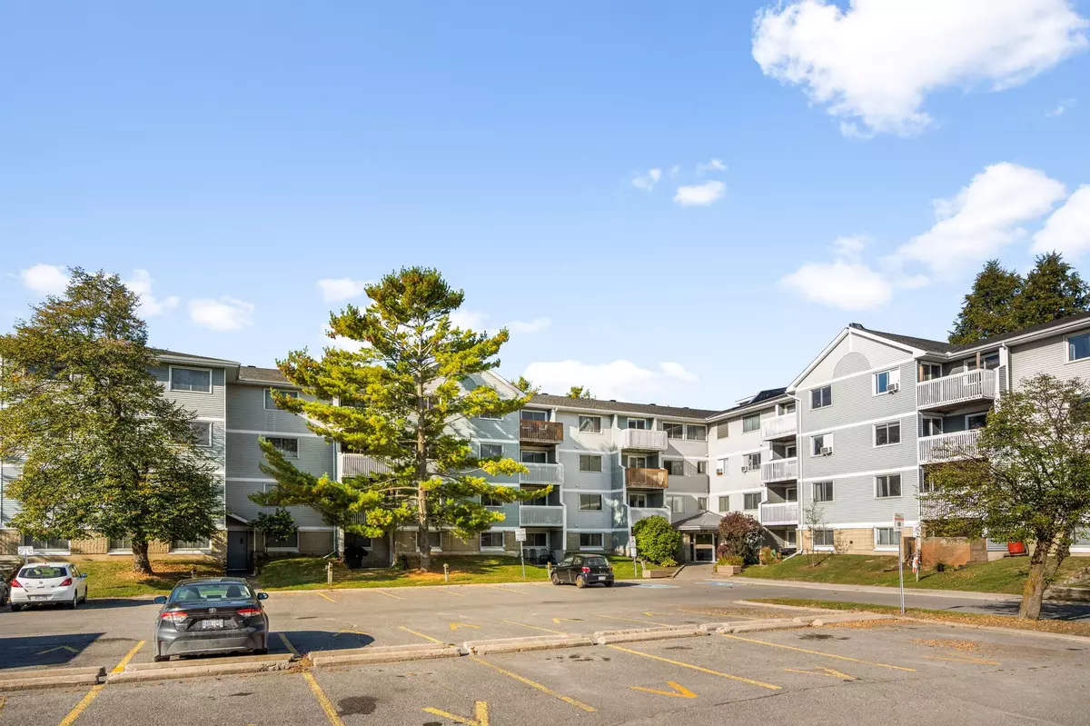 Cityview - Parkwoods Hills - Rideau Shore, ON K2E 7X3,214 Viewmount DR #209