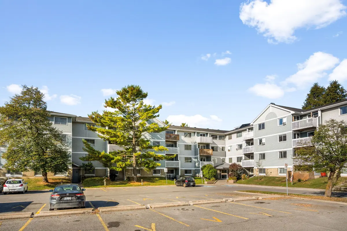 Cityview - Parkwoods Hills - Rideau Shore, ON K2E 7X3,214 Viewmount DR #209