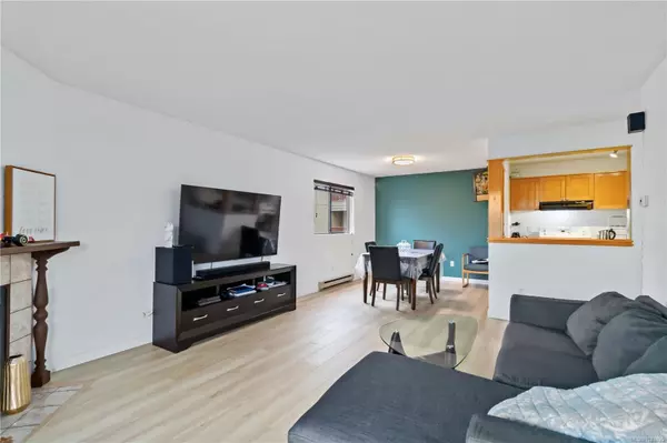 3255 Glasgow Ave #308, Saanich, BC V8X 1E5