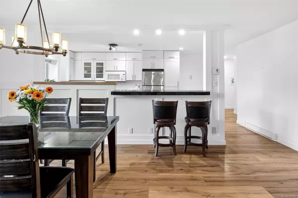 3990 Bow Rd, Saanich, BC V8N 3B1