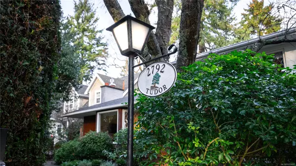 2792 Tudor Ave, Saanich, BC V8N 1L7