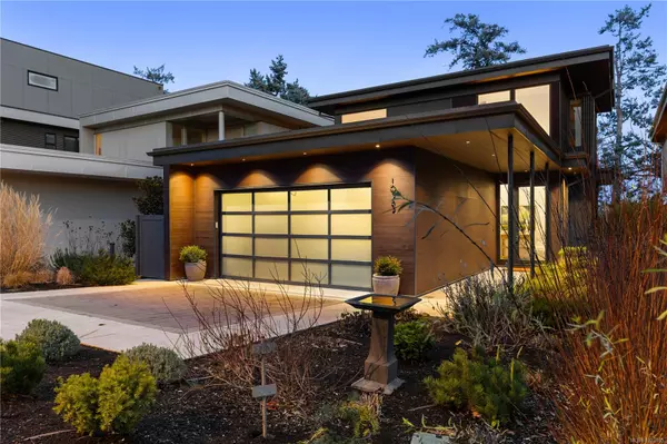 10383 Allbay Rd, Sidney, BC V8L 2N8