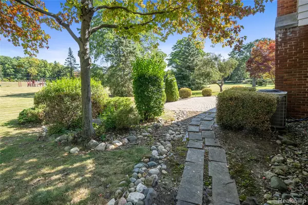 Bloomfield Hills, MI 48302,4123 Chimney Point DR