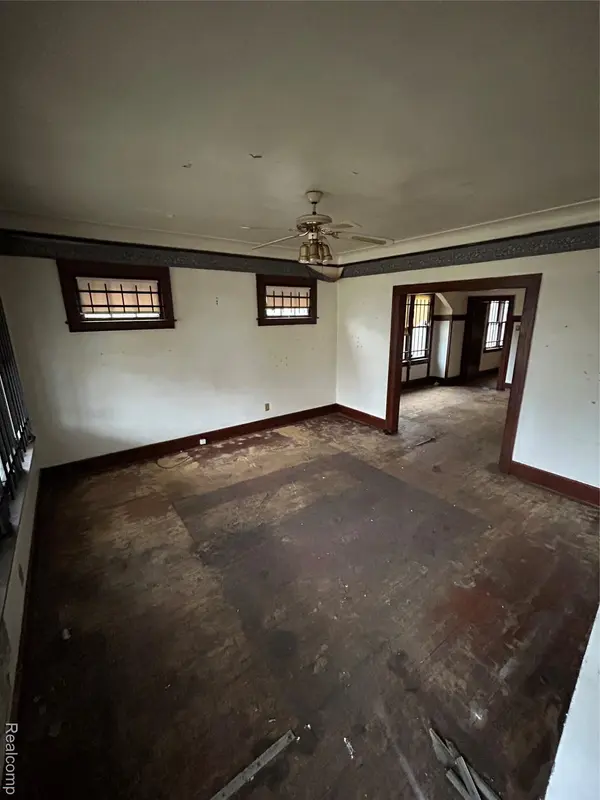 Detroit, MI 48205,11973 Strasburg ST