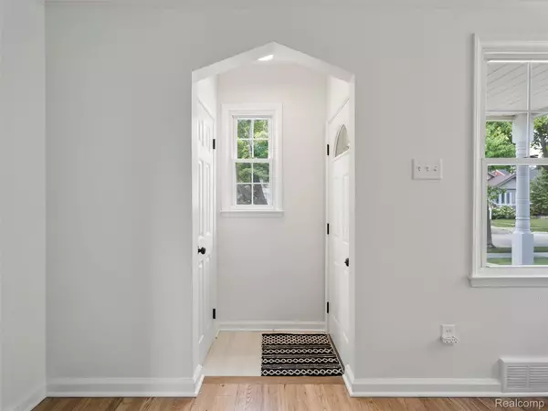 Royal Oak, MI 48067,1027 S Wilson AVE