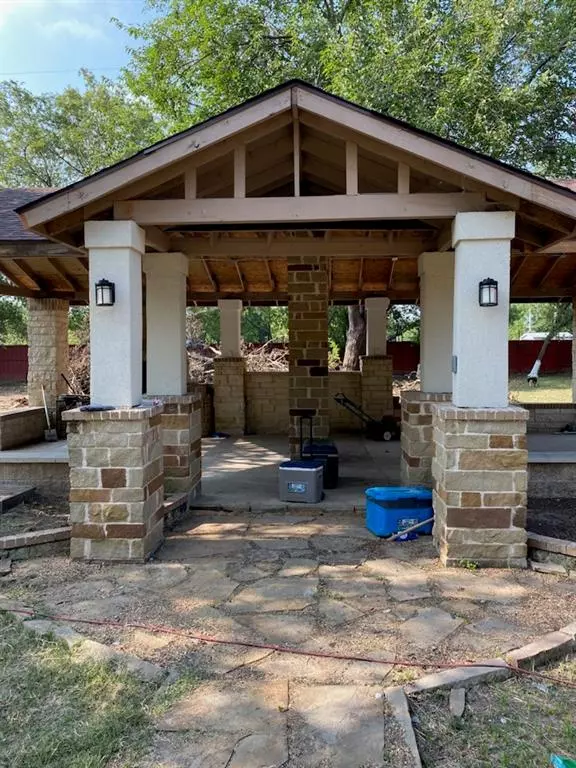 Fort Worth, TX 76103,825 S Hughes Avenue