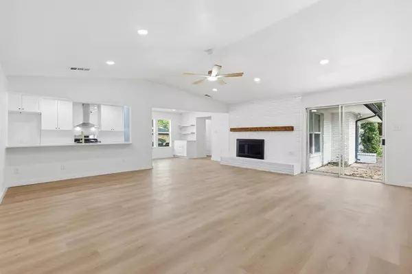 Dallas, TX 75232,5940 Hunters View Lane